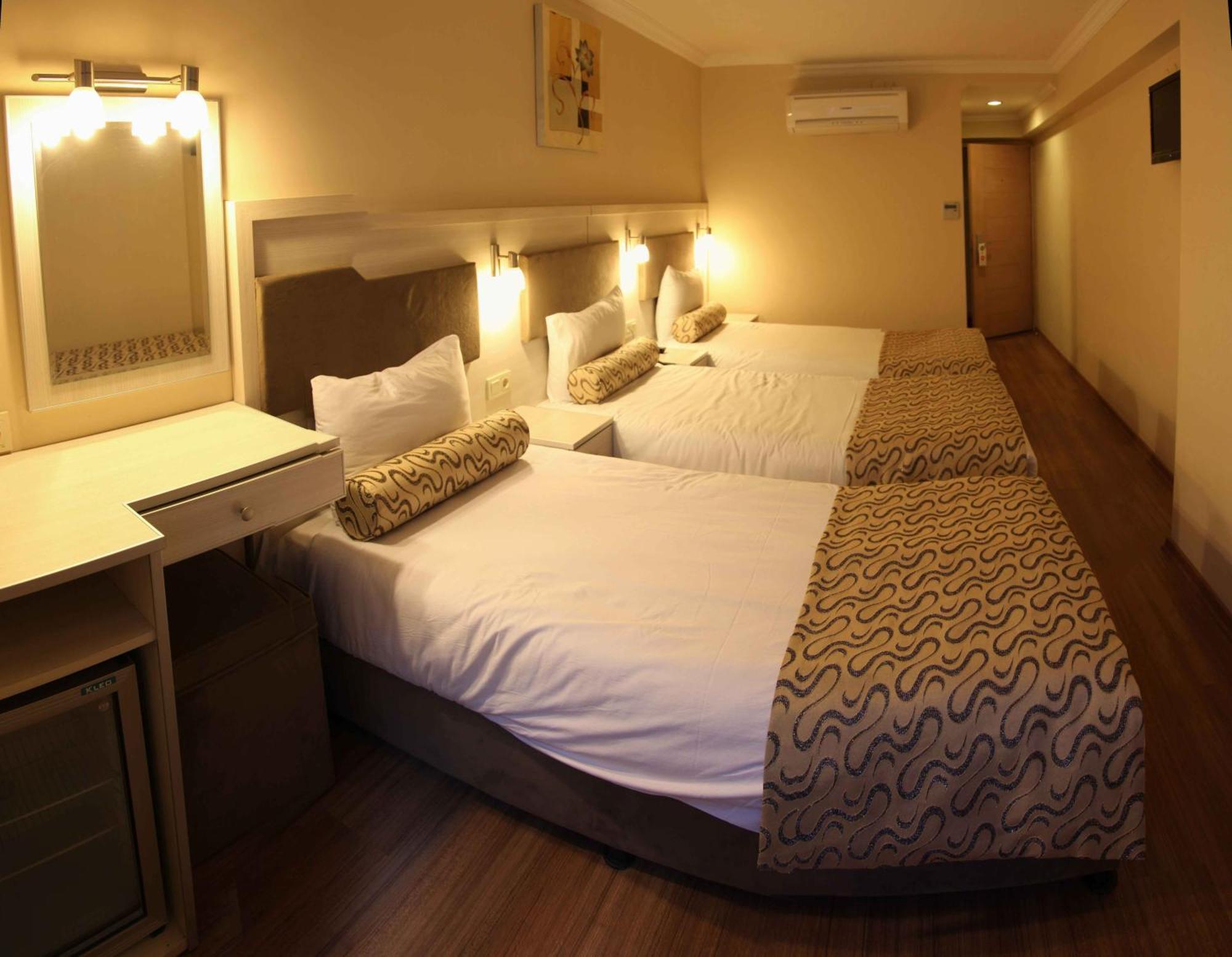 Grand Zeybek Hotel İzmir Buitenkant foto
