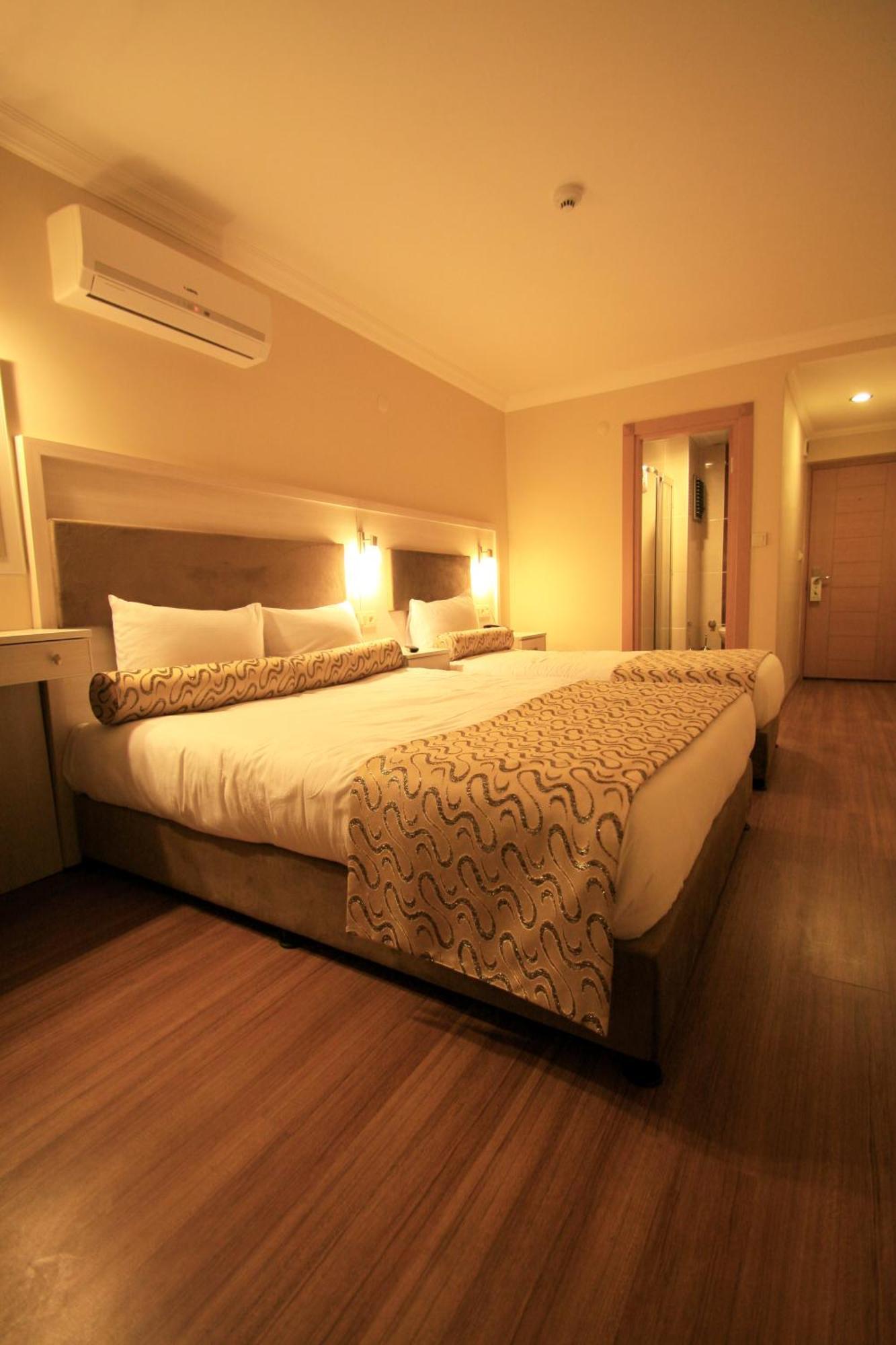 Grand Zeybek Hotel İzmir Buitenkant foto