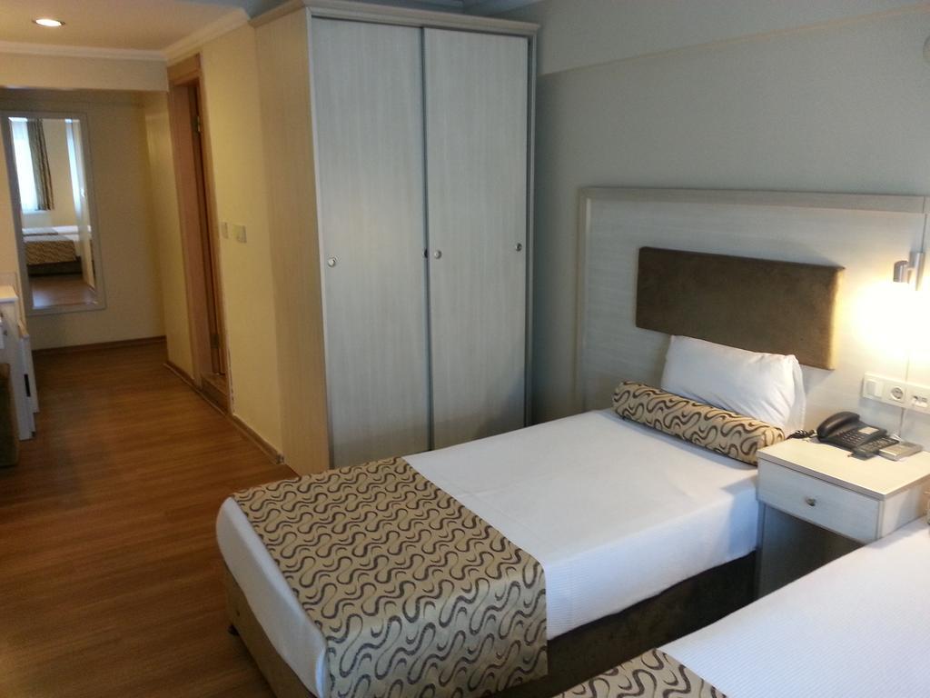 Grand Zeybek Hotel İzmir Buitenkant foto