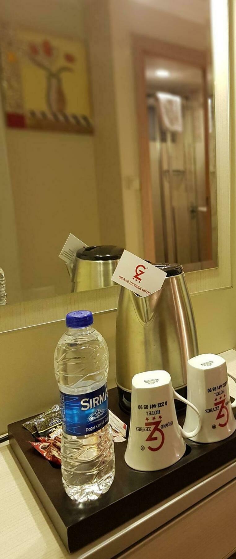 Grand Zeybek Hotel İzmir Buitenkant foto